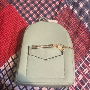 🎉SALE🎉$15 or 3 for $30🎉Brand new💚 Green mini backpack💚